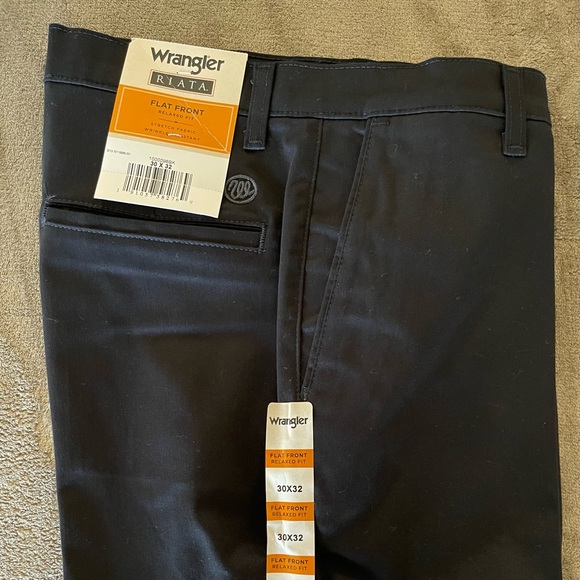 Wrangler Other - Wrangler Men’s Riata Flat Front Relaxed Fit 30x32